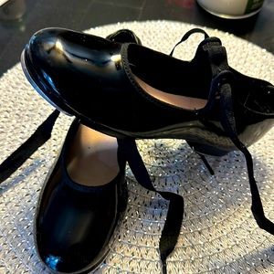 Size 2 little girls tap shoes cape zip